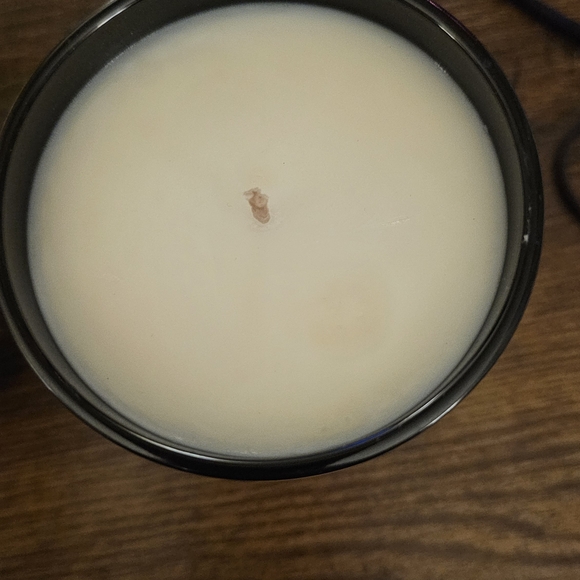 Cinderose Scented Candle - Picture 2 of 3